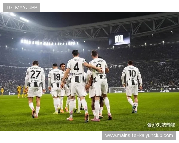 尤文边路下底传中造成禁区混乱